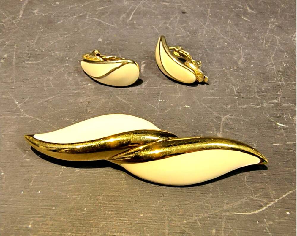 2285. Vintage Brooch Pin and Clip On Mixed Set Ivory Gold Tone Monet Trifari